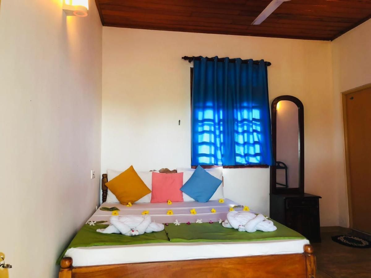 Rock Paradise Beach Hotel & Restaurent Tangalle Exterior foto
