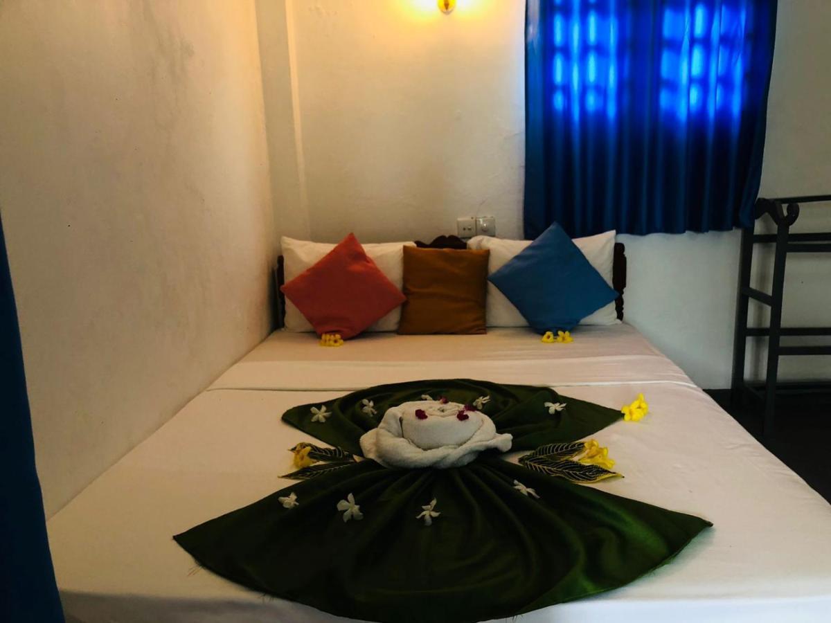 Rock Paradise Beach Hotel & Restaurent Tangalle Exterior foto