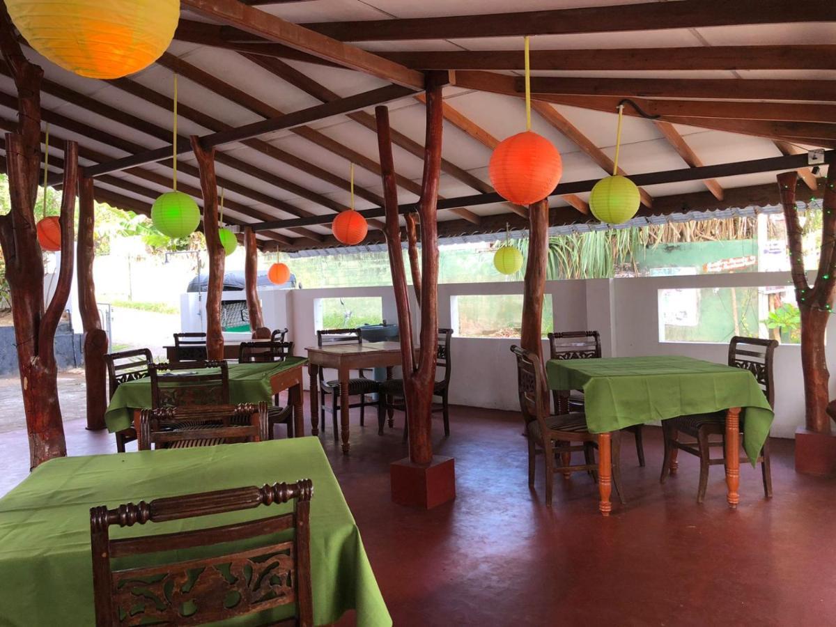 Rock Paradise Beach Hotel & Restaurent Tangalle Exterior foto